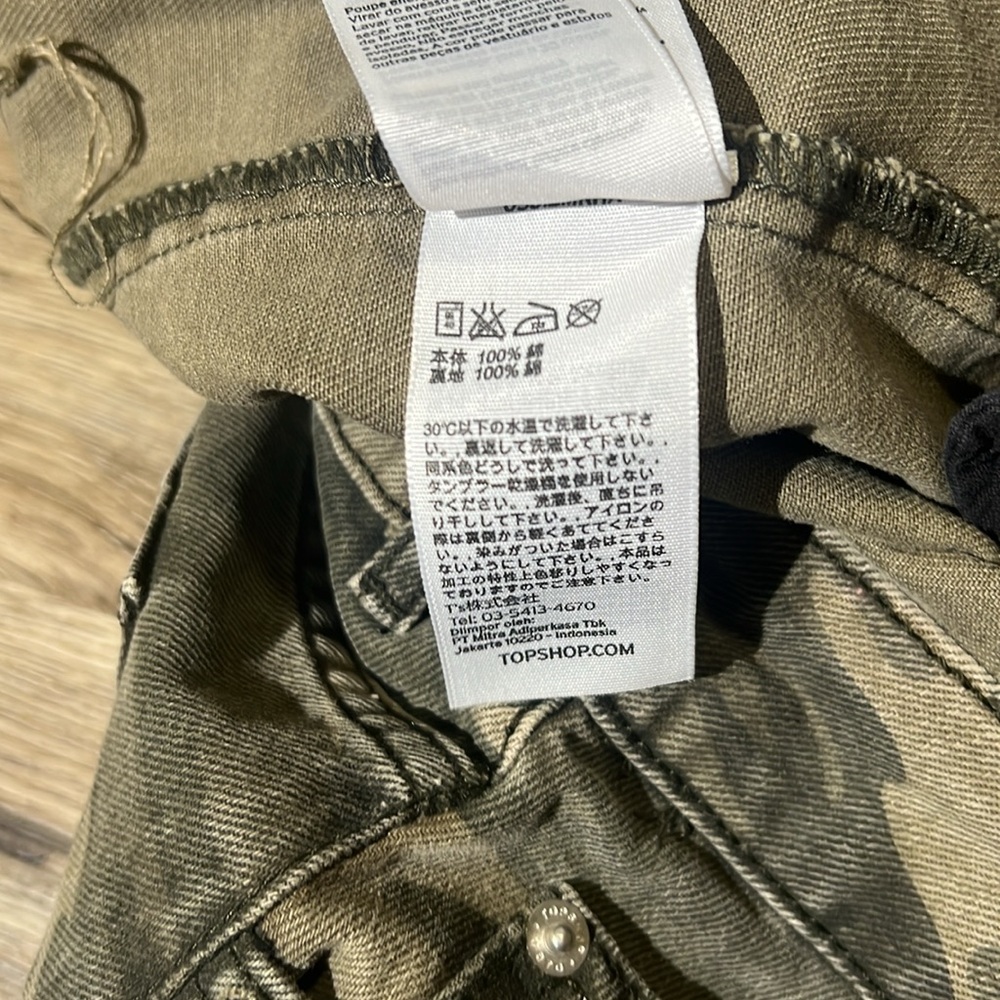 TOPSHOP
Moto Camouflage Denim Skirt Size 0 - Picture 9 of 9